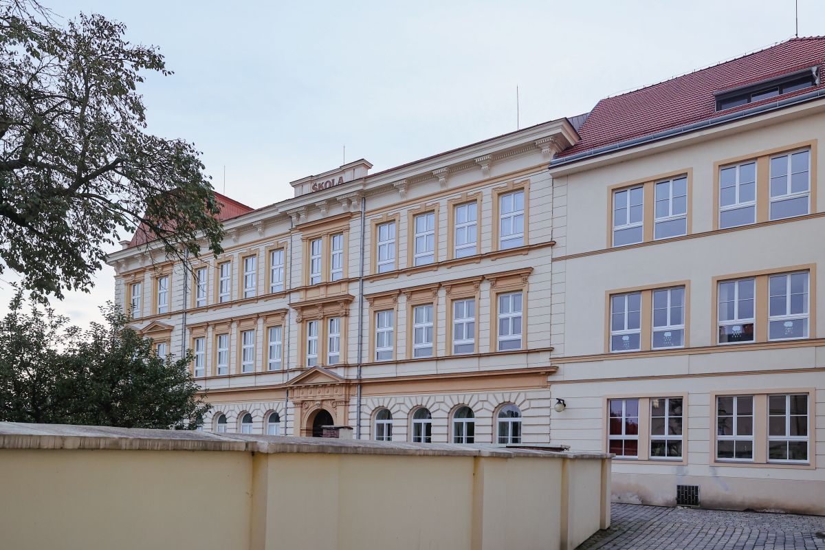 <br />
<b>Warning</b>:  Undefined variable $titulek in <b>/www/home/www.ampersavings.cz/web/index.php</b> on line <b>989</b><br />
